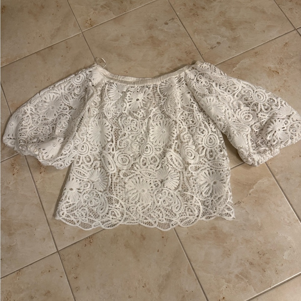Elliatt Cream Lace Blouse